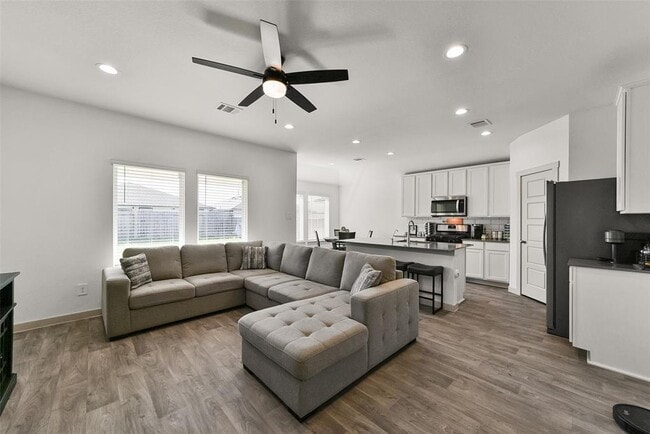 Building Photo - 7834 Golden Rubia Ln