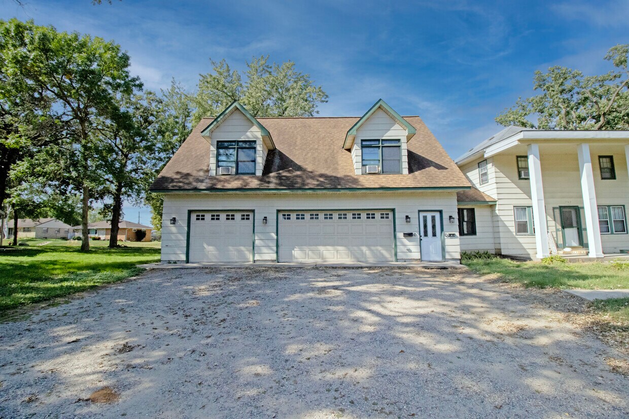 Primary Photo - 1563 6th Ave N