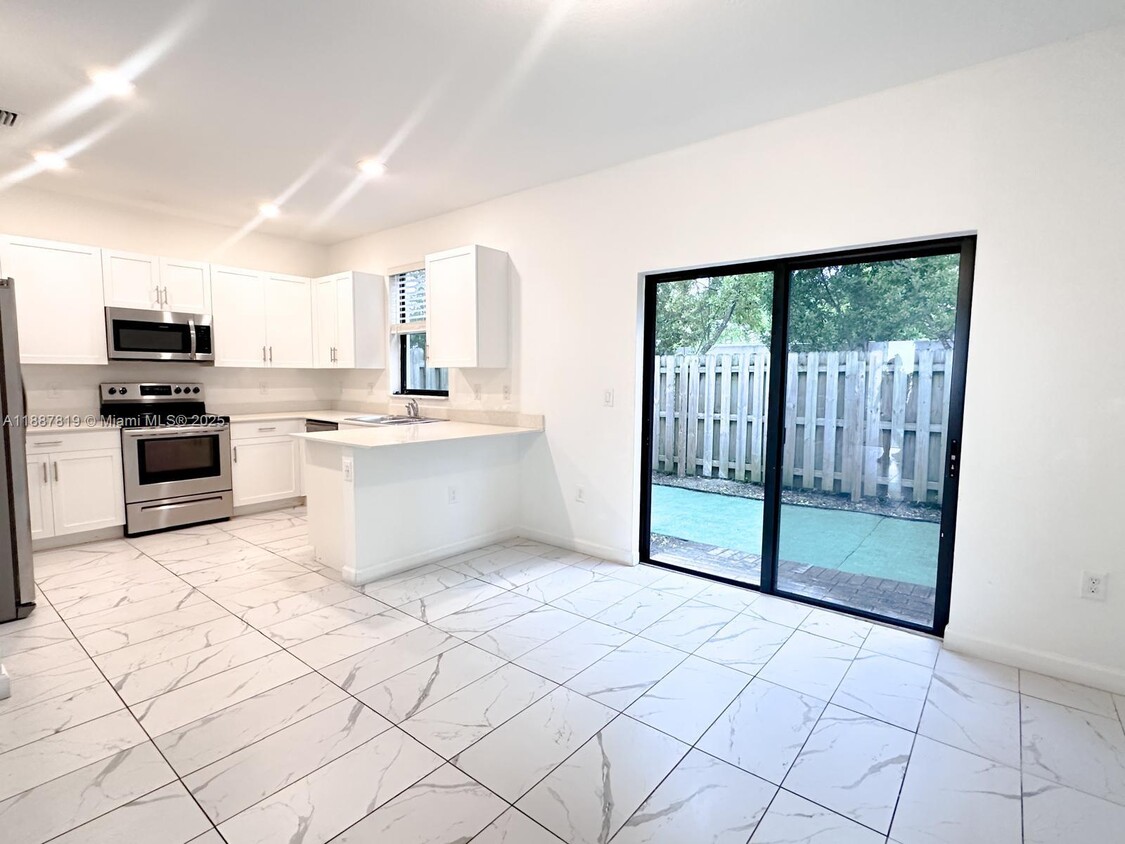 Foto principal - 20634 NE 2nd Ct