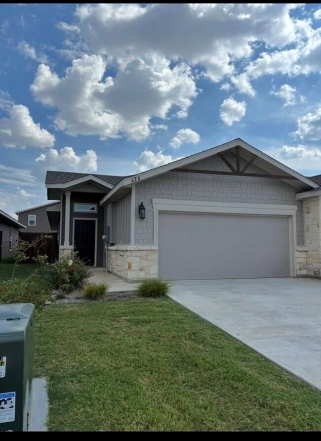 Building Photo - 628 Blackland Dr