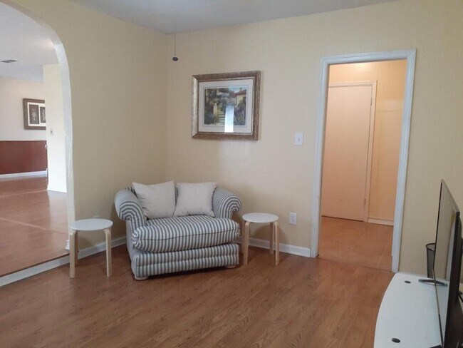 Foto del edificio - 8208 Webb Rd