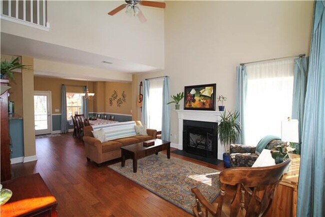 Foto del edificio - 4236 Longfellow Dr