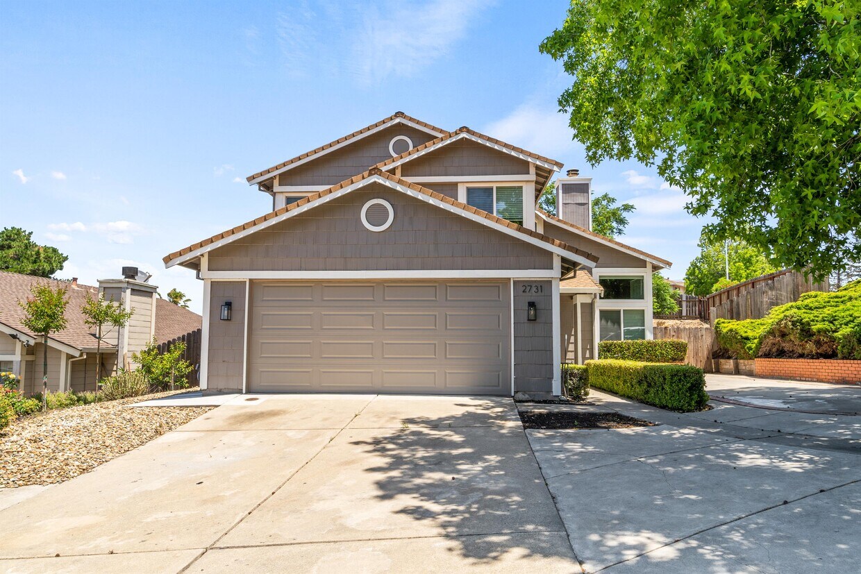 Primary Photo - 2731 Mayflower Dr