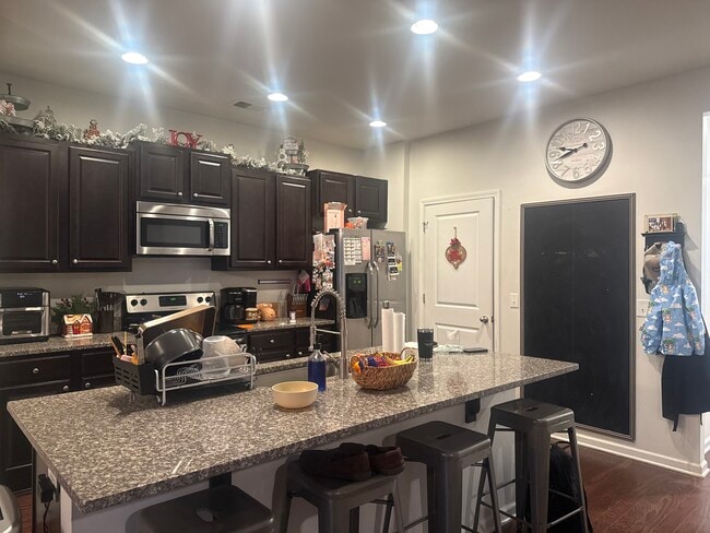 Building Photo - 106 Westbourne Way