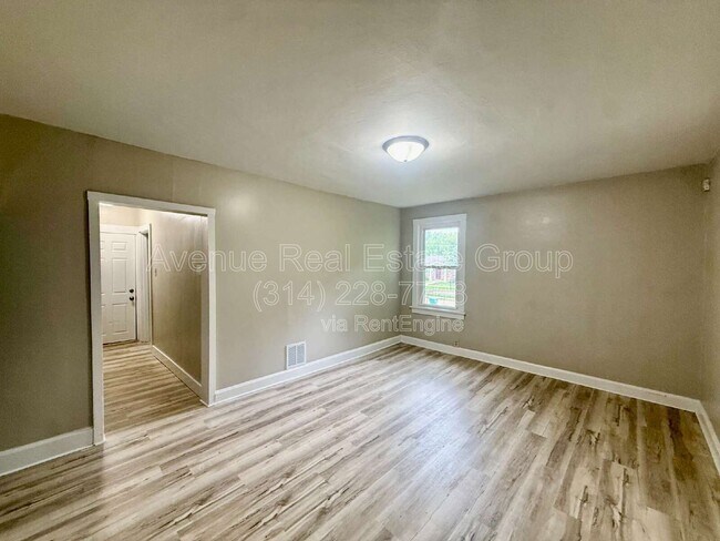 Foto del edificio - 927 N Elm Ave