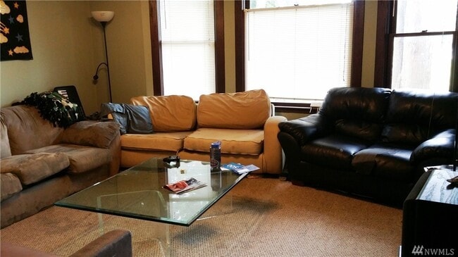 Building Photo - 918-922 Billy Frank Jr. St