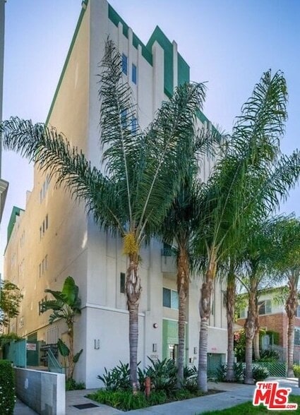 Primary Photo - 906 Serrano Ave