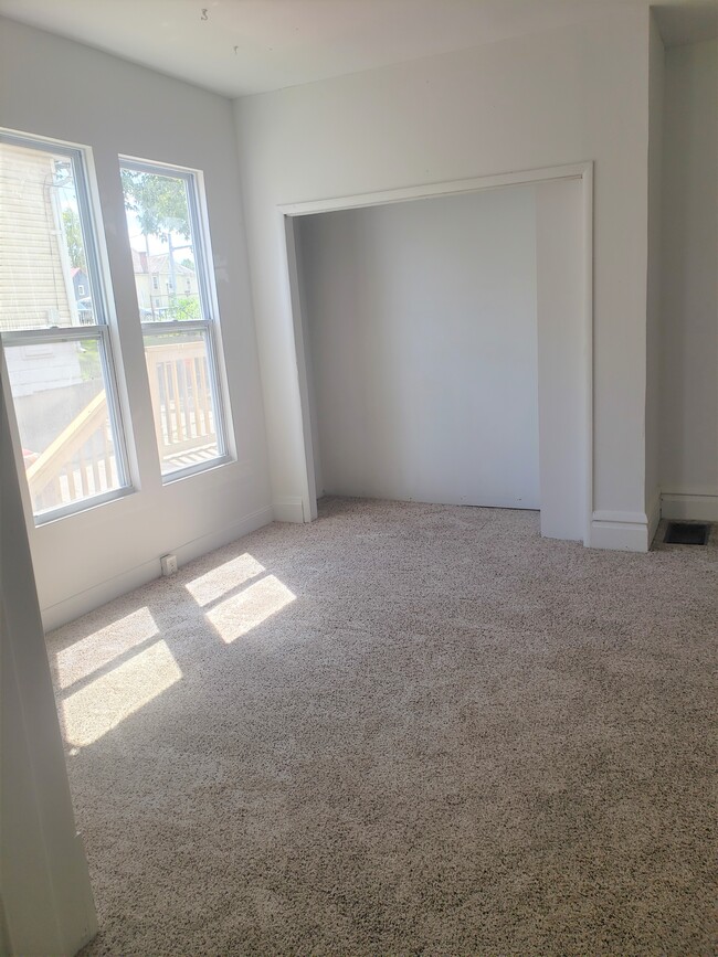 Foto del edificio - 255 Elmwood Ave