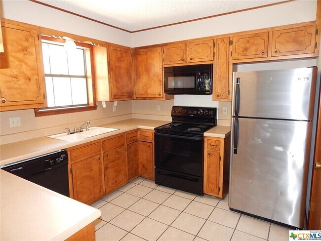 Building Photo - 102 Castlewood Dr