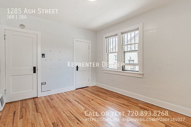 Building Photo - 3 Bed 2 Bath Home with 1.5 Car Garage AND ...