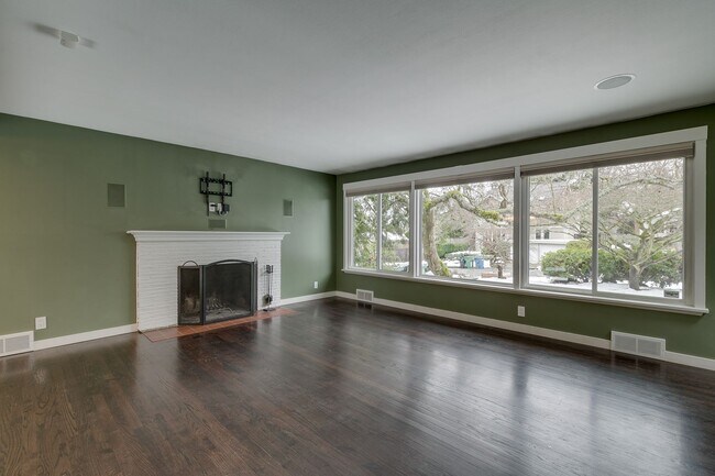 Building Photo - Seattle Home with HUGE yard in a Great Nei...