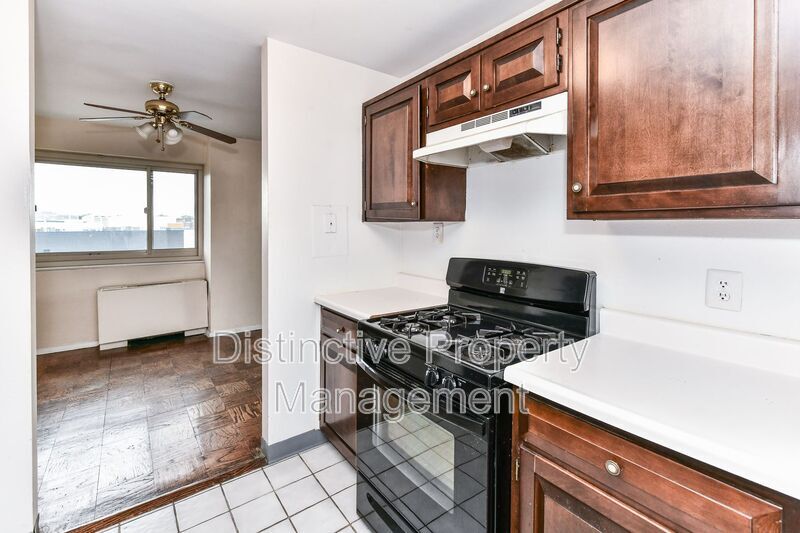 Foto principal - 4520 King St