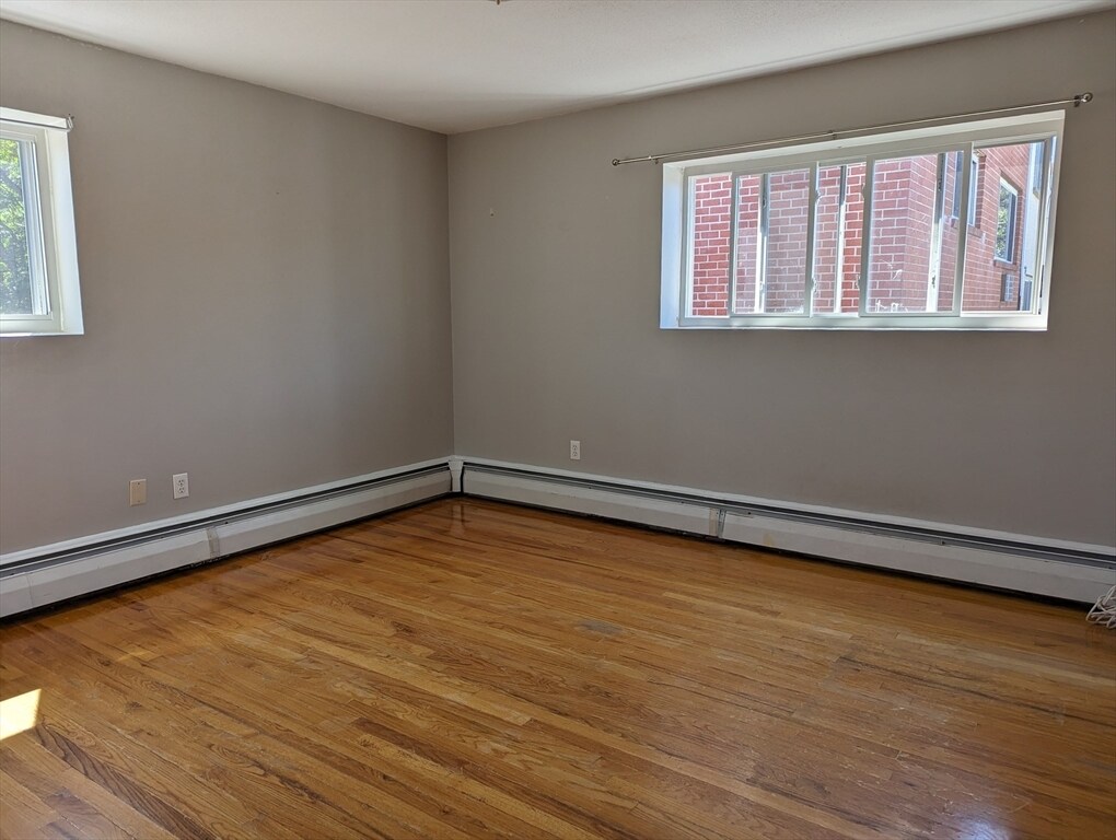 Primary Photo - 245 Kelton St