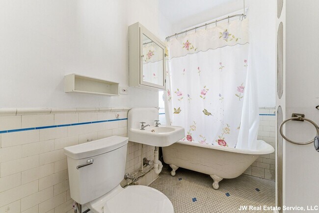 Foto del edificio - Quaint 1 bed 1 bath in Allston
