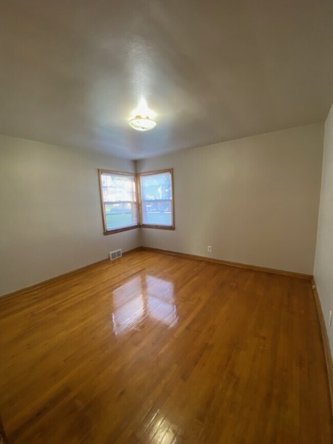 Building Photo - 4061 N 61th St