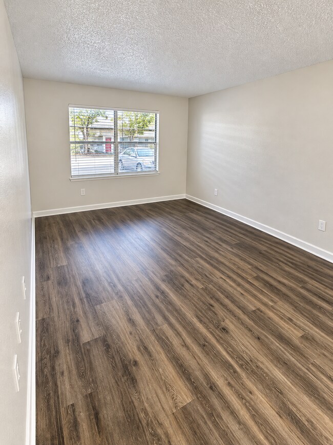 Foto del edificio - 8578 Channelview Cir