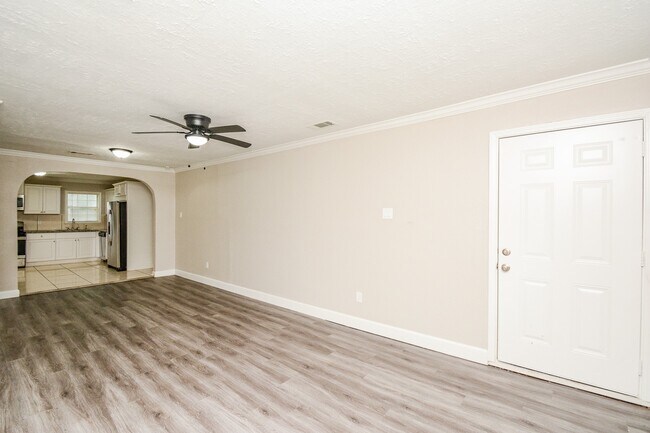 Building Photo - 2109 Pomona Dr