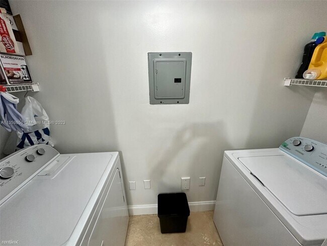 Building Photo - 2 br, 2 bath House - 5051 Wiles Rd Apt 306
