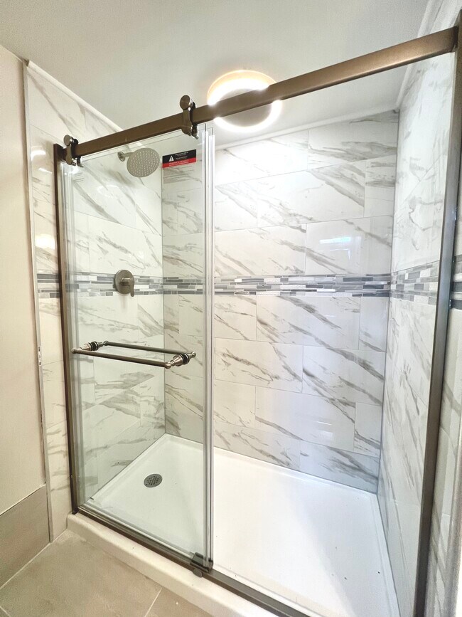 Ducha - 456 Bingaman St