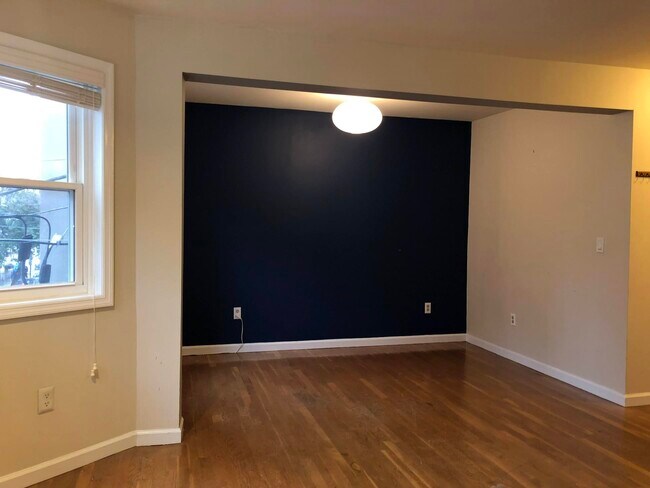 Building Photo - 210 2nd St