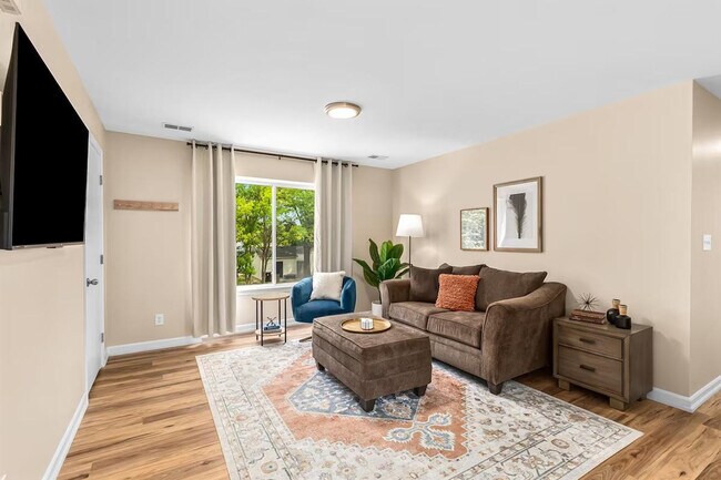 Foto del edificio - 18443 Sharon Ln