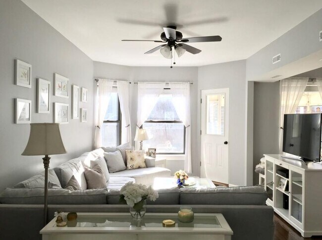 Foto del edificio - 2 bedroom in Chicago IL 60657