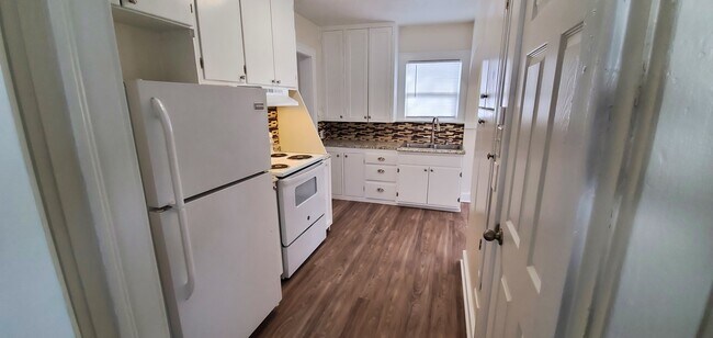 Kitchen - 1446 E Clark St