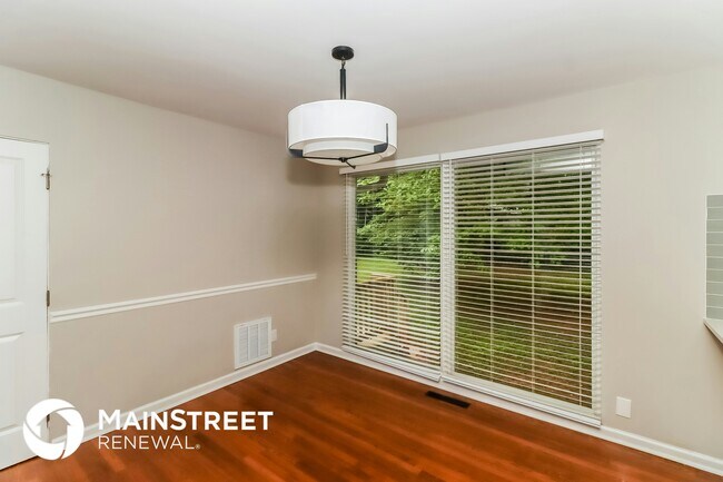 Foto del edificio - 966 Blackberry Cir