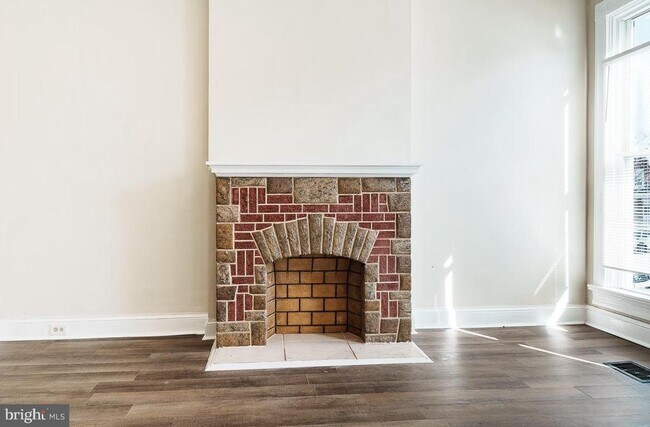 Foto del edificio - 2646 Edmondson Ave