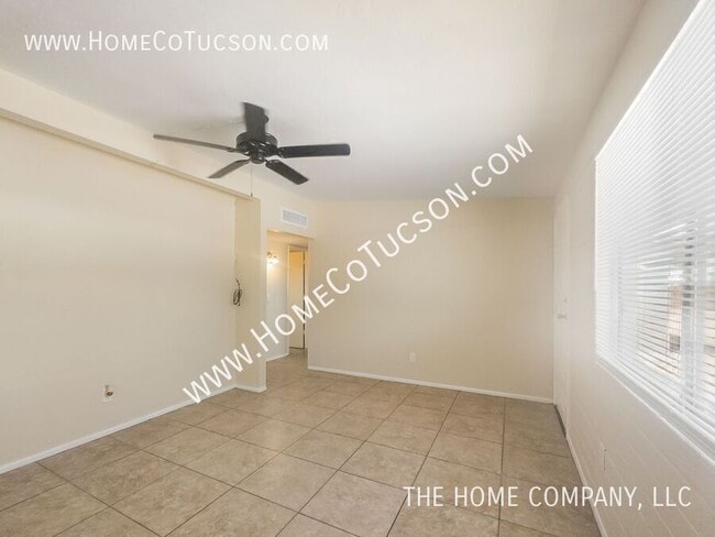 Building Photo - 2233 N Catalina Ave