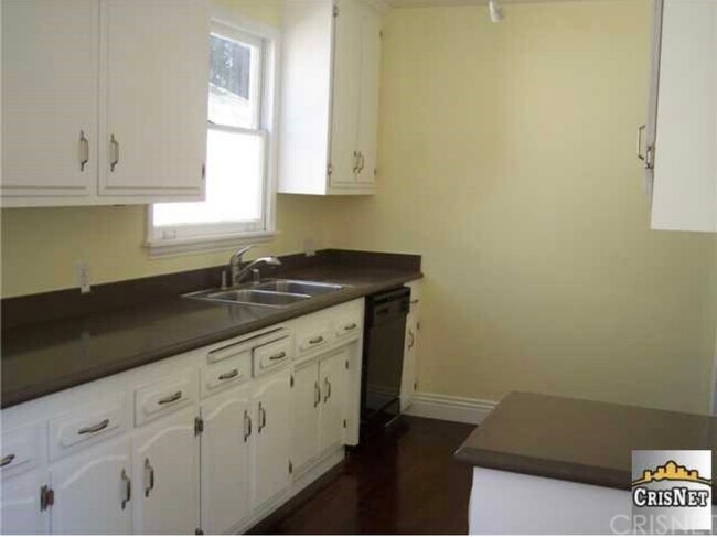 Building Photo - 15145 La Maida St