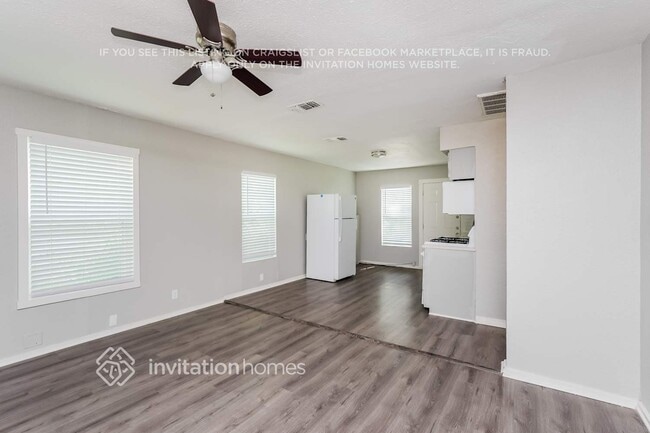 Building Photo - 5101 Royal Dr