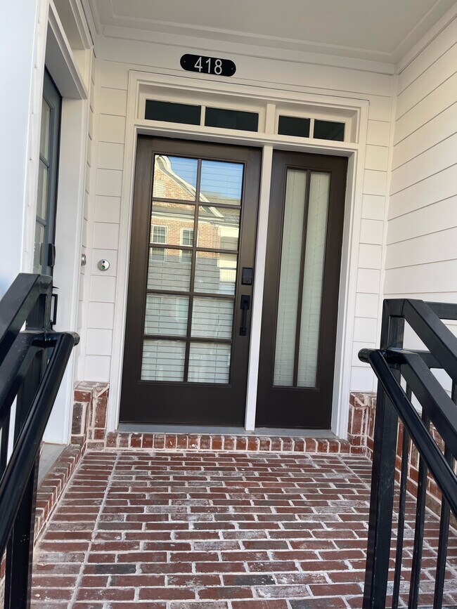 Foto del edificio - 418 Burton Dr