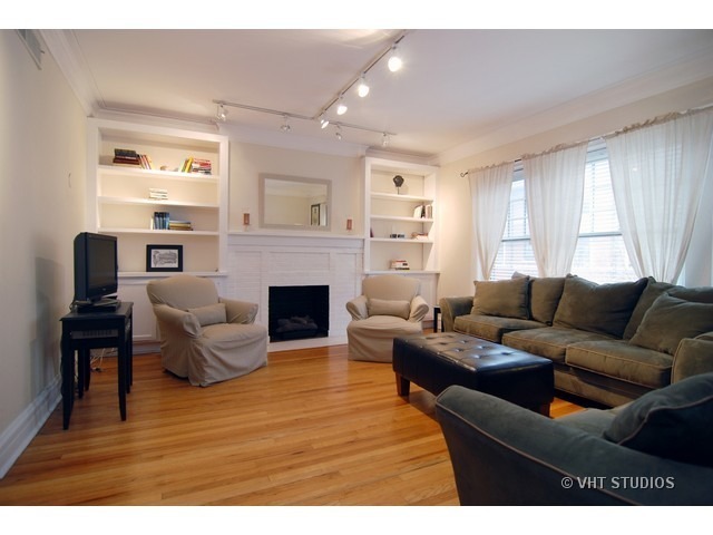 Building Photo - 408 W Briar Pl