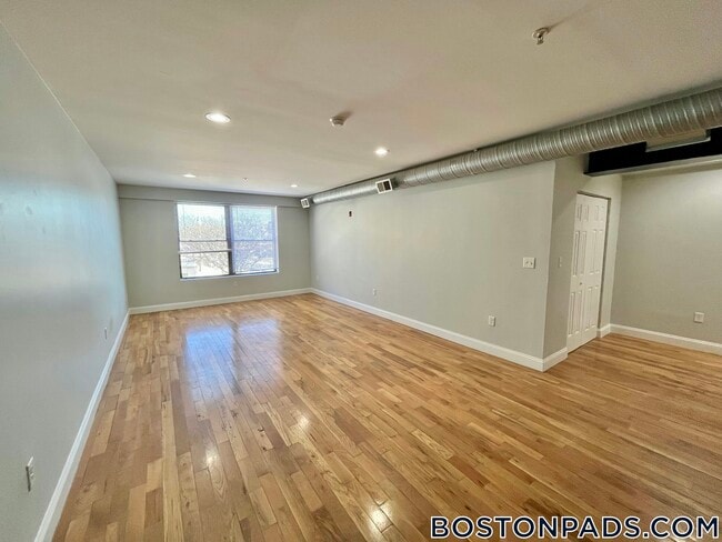 Building Photo - 26 Portland St