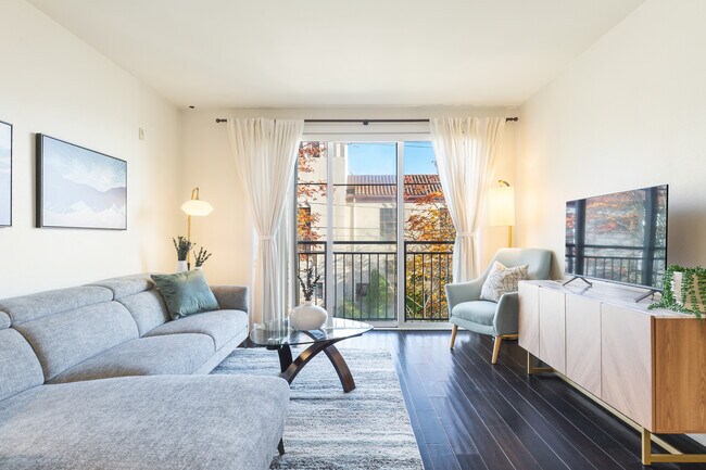 Building Photo - 1220 E Columbia St