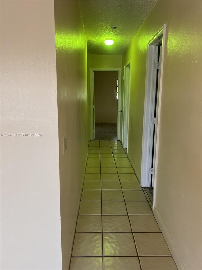 Foto del edificio - 6150 Dawson St