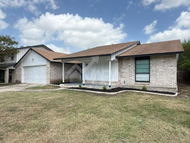Foto del edificio - 6707 Cypress Lake Dr