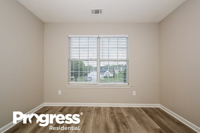 Foto del edificio - 7368 Chad's Cir