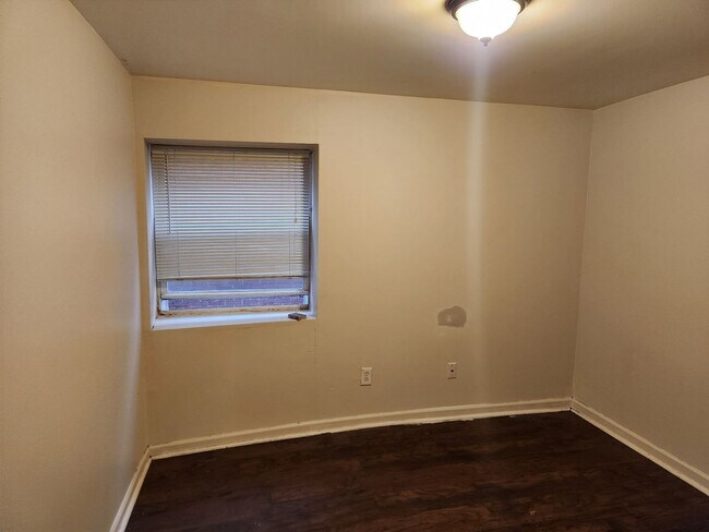 Foto del edificio - 3726-3728 Winnebago St