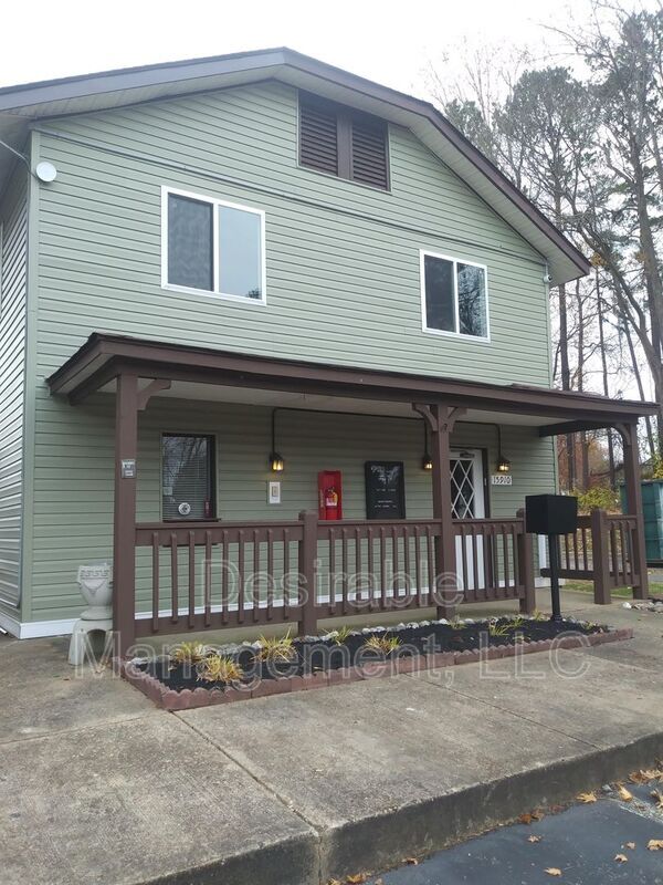 Foto principal - 15910 Warwick Blvd
