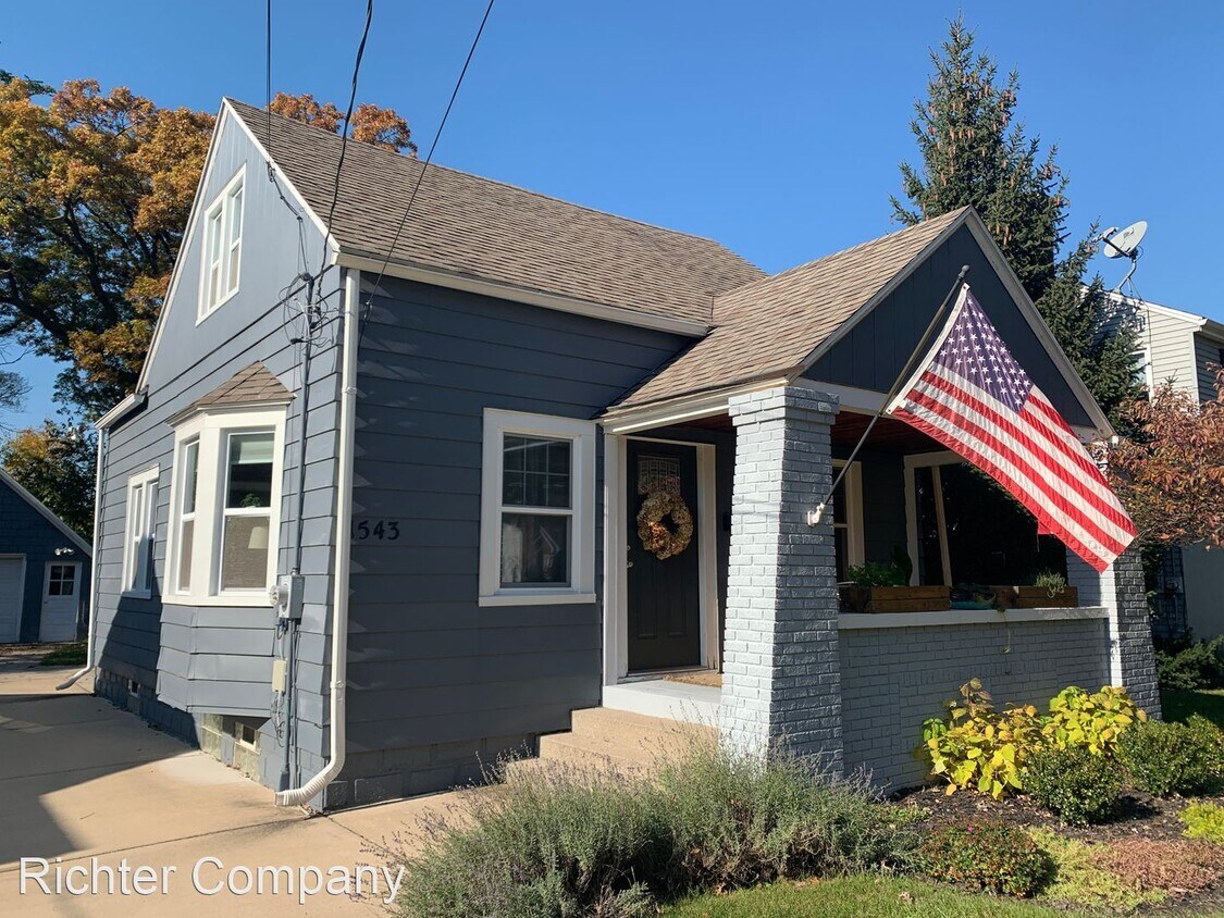 Primary Photo - 3 br, 2 bath House - 1543 Gladstone Drive SE