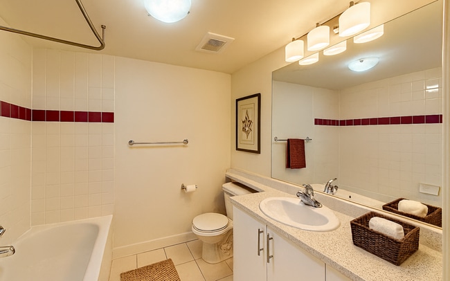 Building Photo - 2 Bed 2 Bath | West Broadway & Alma