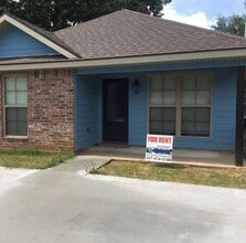 Building Photo - 1012 Live Oak St