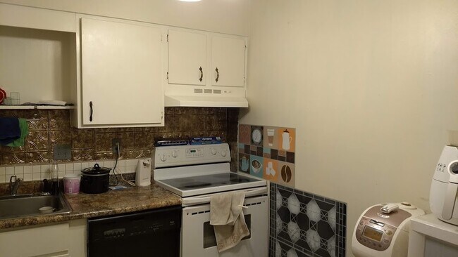 Building Photo - 1615 S Dorchester Dr