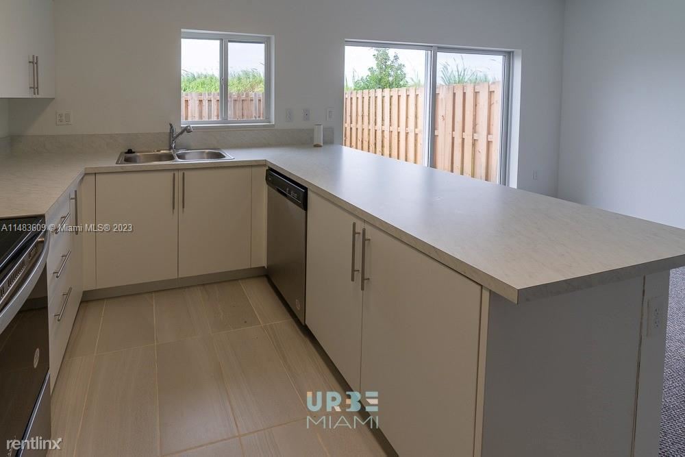 Primary Photo - 4 br, 3 bath House - 356 NW 12th Pl # 356