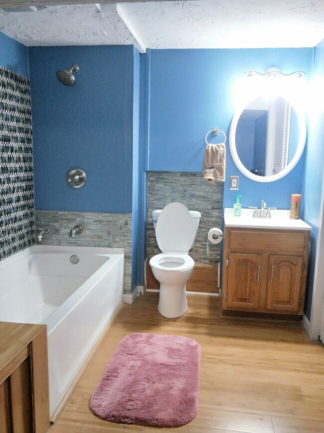 full bathroom downstairs - 316 SW Stoneybrook Ln
