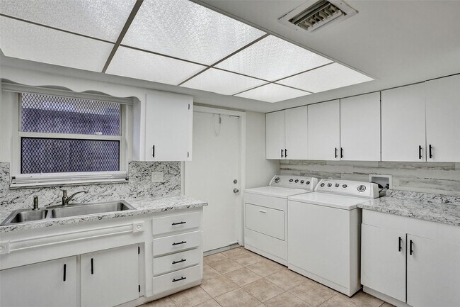 Foto del edificio - 4240 NW 21st Ave