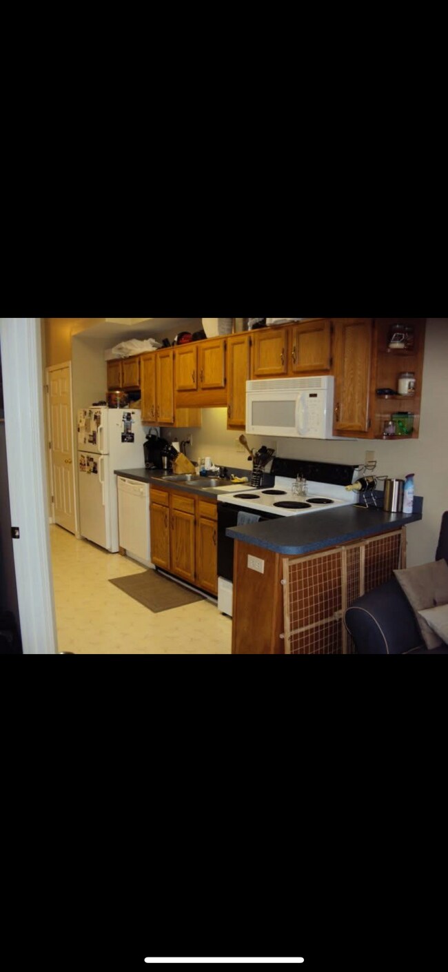 Building Photo - 2730 Brownsboro Rd
