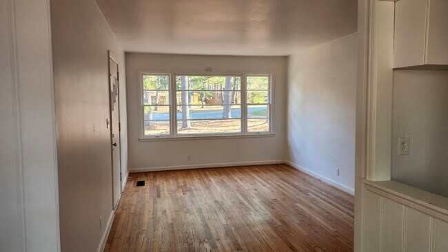 Building Photo - 153 Carol Dr